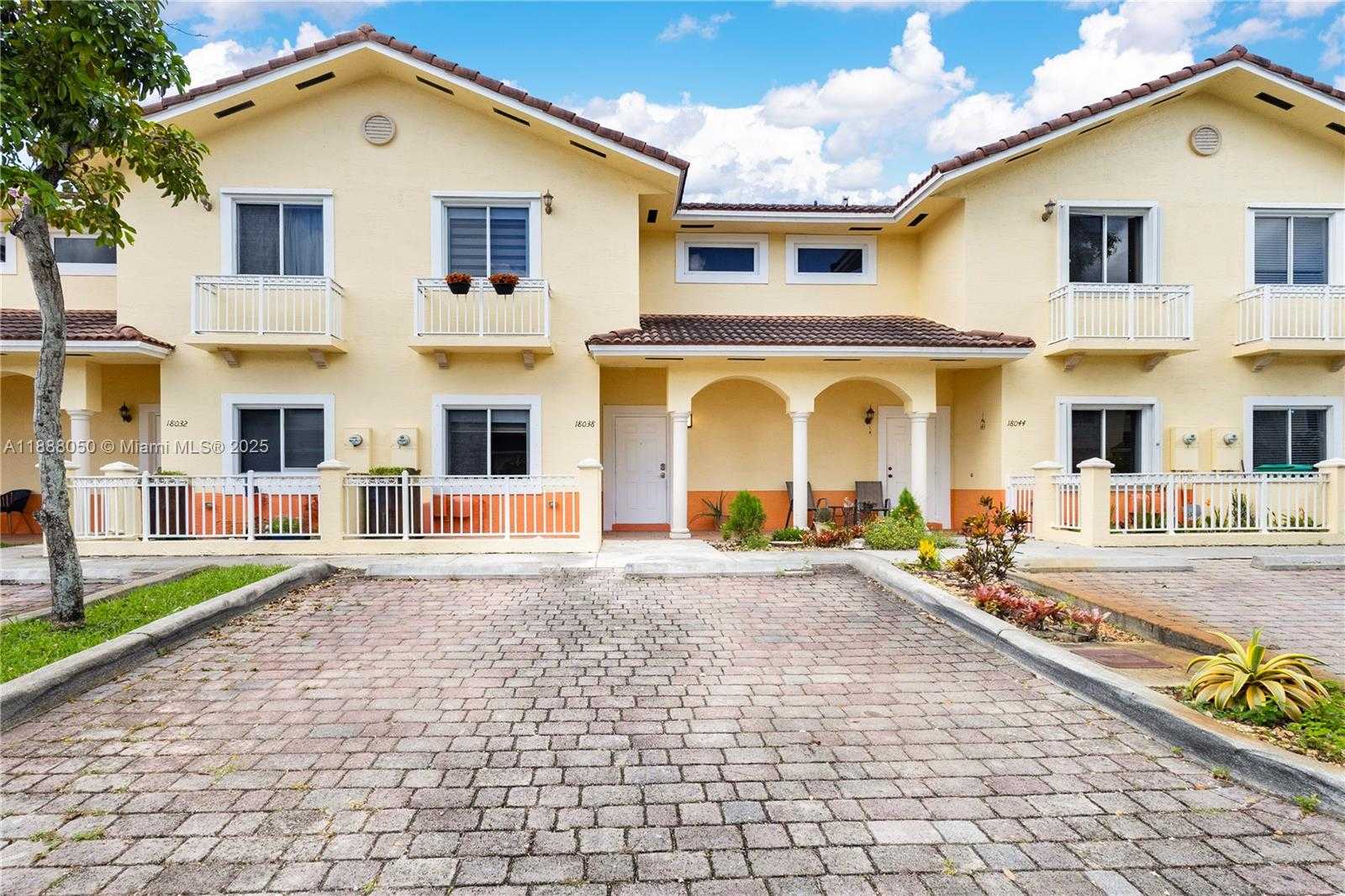 Small Image of 18038 NORTH WEST 74TH CT, Hialeah Number 2