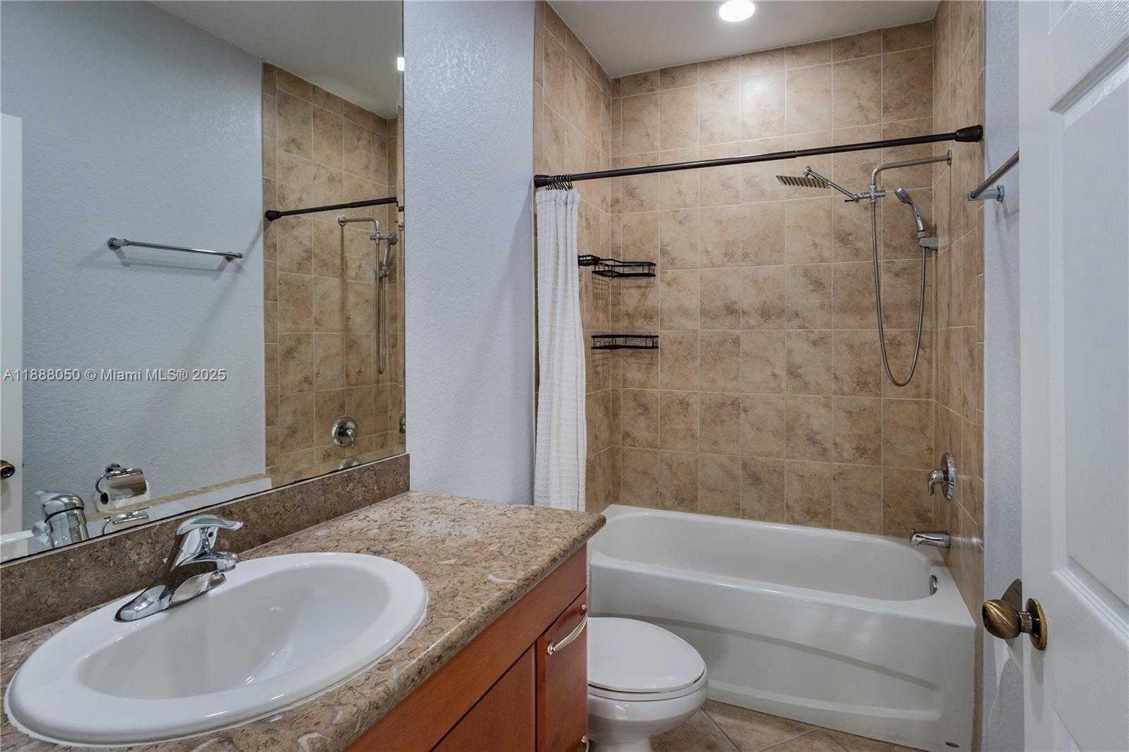 Small Image of 18038 NORTH WEST 74TH CT, Hialeah Number 21