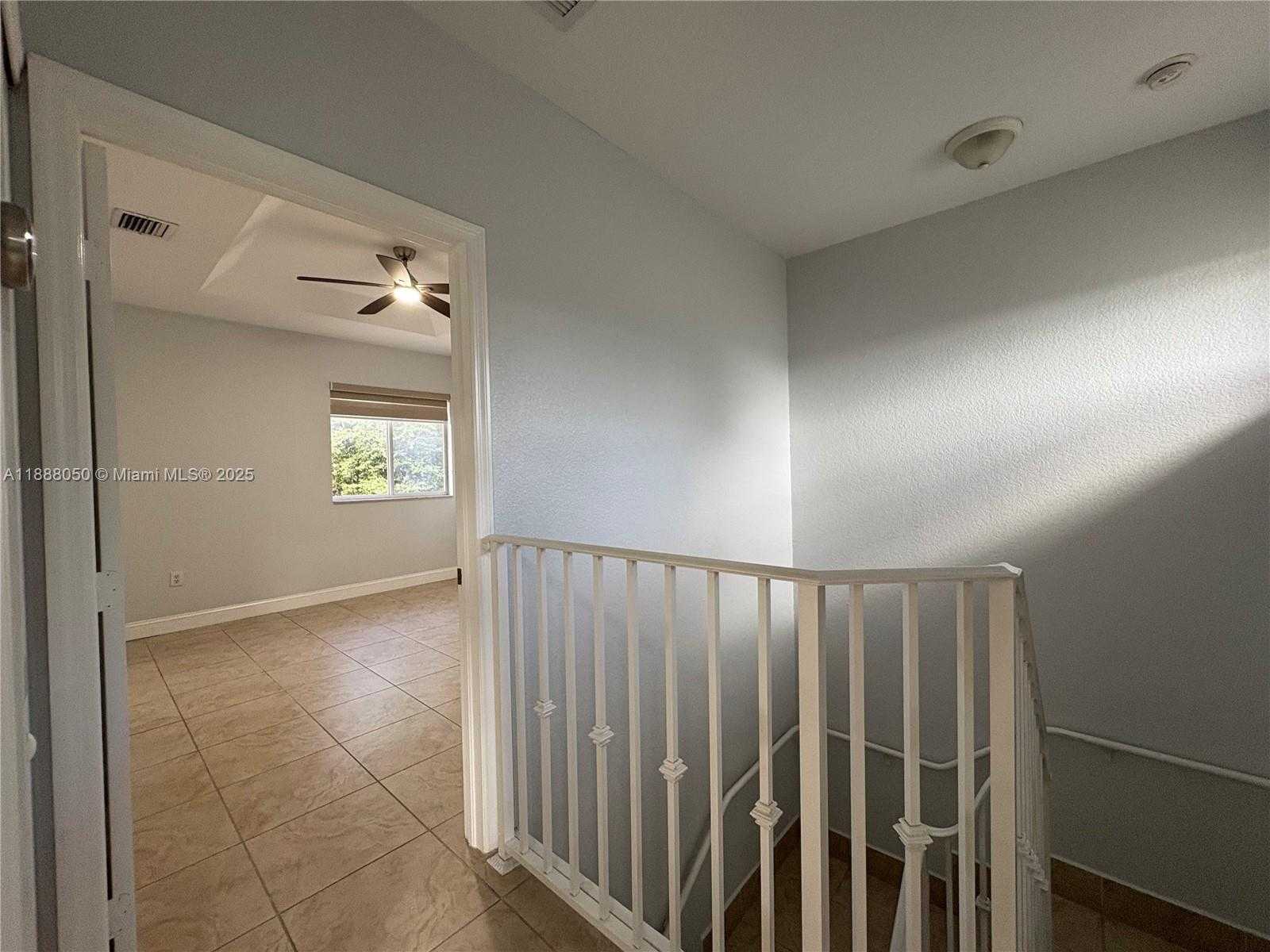 Small Image of 18038 NORTH WEST 74TH CT, Hialeah Number 25