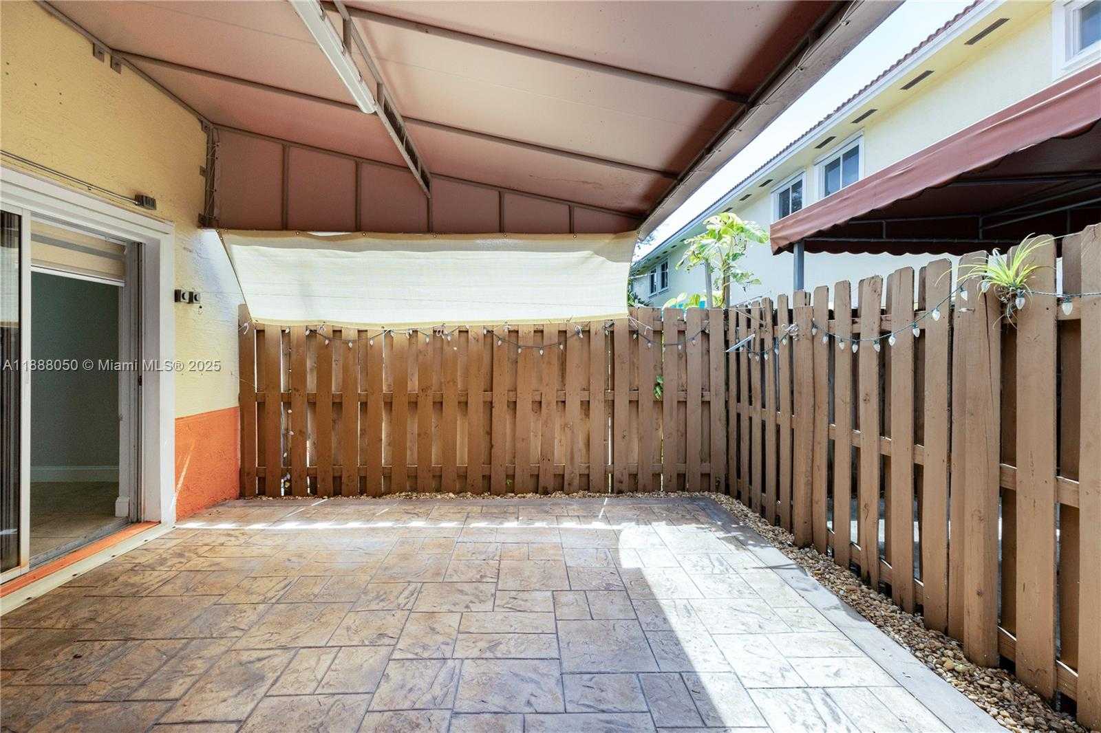 Small Image of 18038 NORTH WEST 74TH CT, Hialeah Number 26