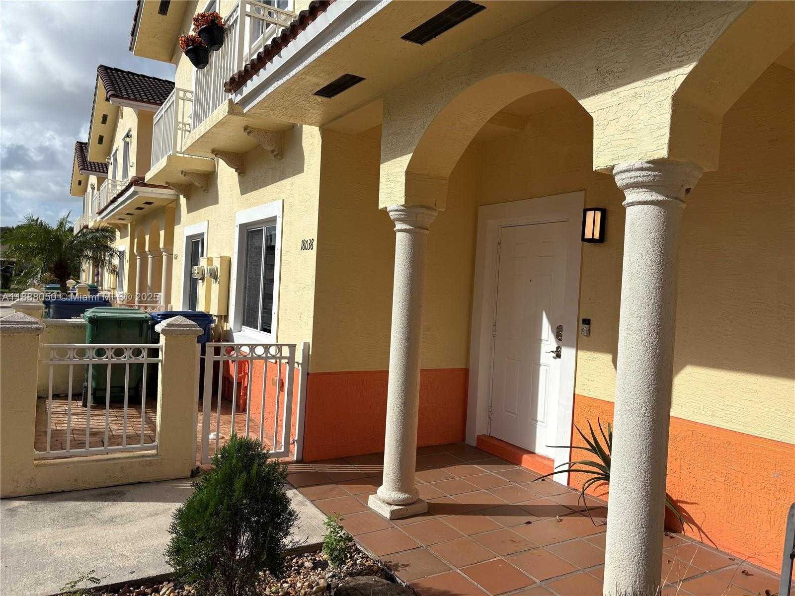 Small Image of 18038 NORTH WEST 74TH CT, Hialeah Number 3
