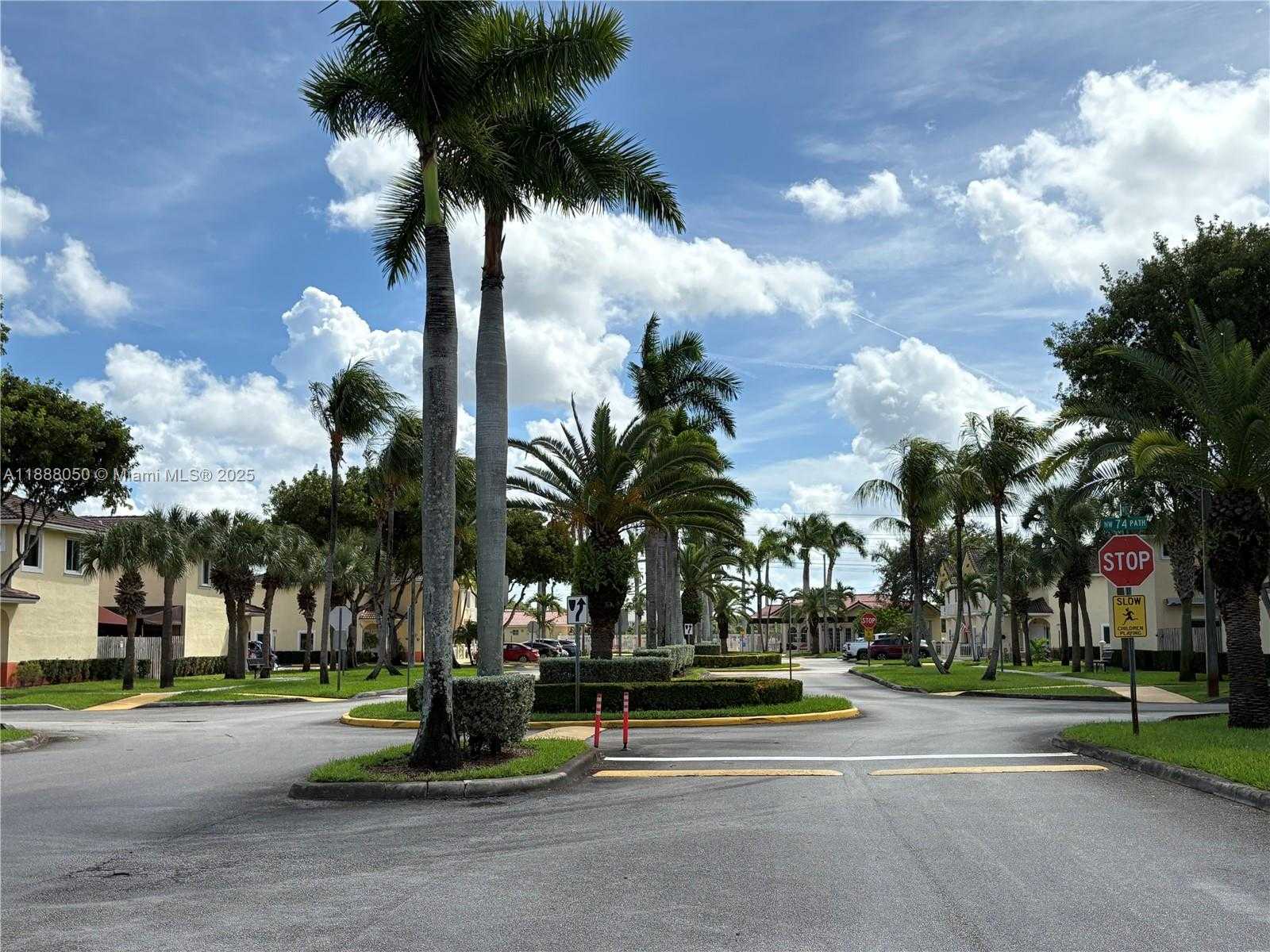 Small Image of 18038 NORTH WEST 74TH CT, Hialeah Number 31