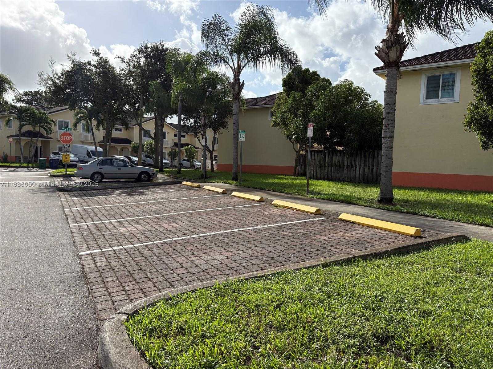 Small Image of 18038 NORTH WEST 74TH CT, Hialeah Number 32