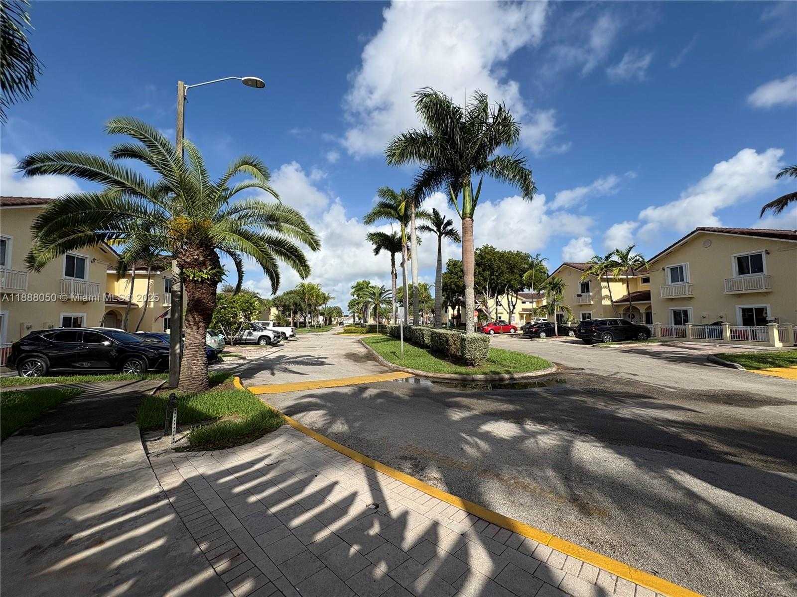 Small Image of 18038 NORTH WEST 74TH CT, Hialeah Number 33