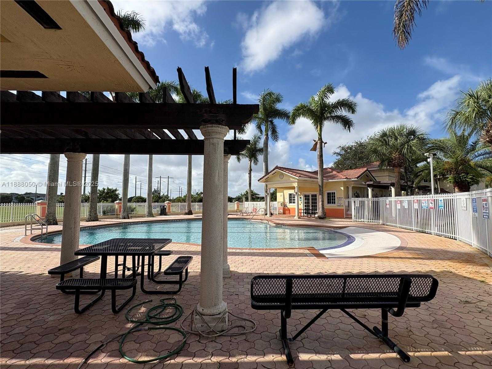 Small Image of 18038 NORTH WEST 74TH CT, Hialeah Number 35