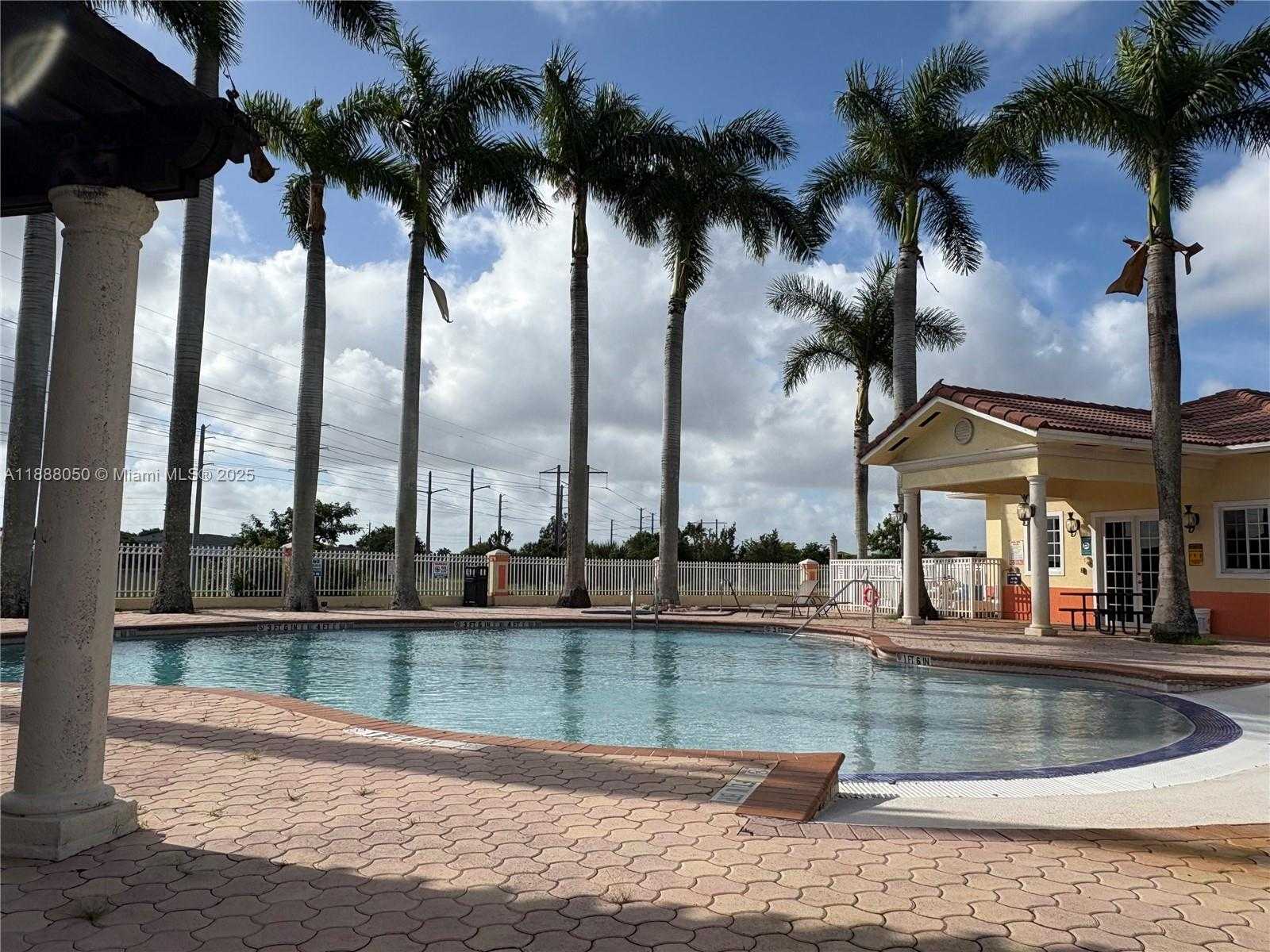 Small Image of 18038 NORTH WEST 74TH CT, Hialeah Number 36