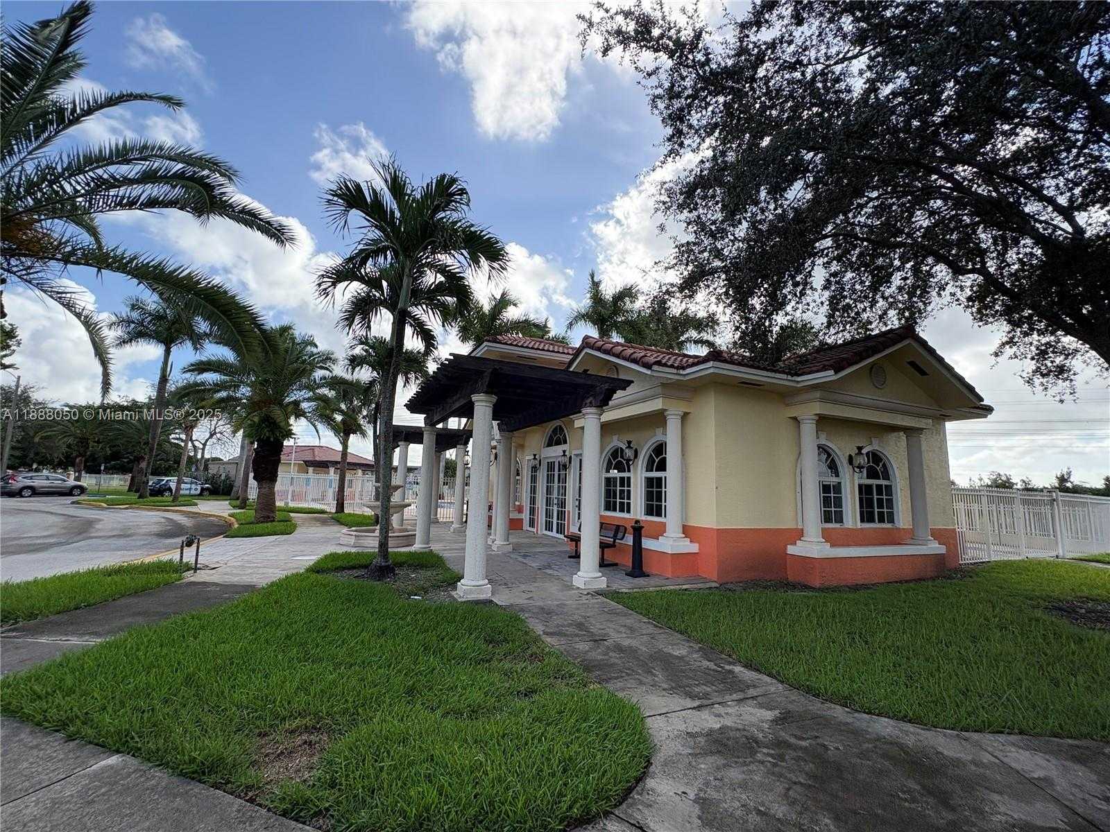 Small Image of 18038 NORTH WEST 74TH CT, Hialeah Number 38