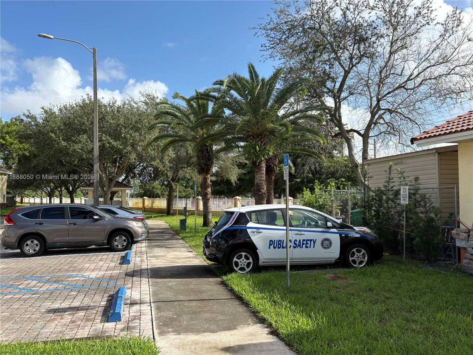 Small Image of 18038 NORTH WEST 74TH CT, Hialeah Number 39