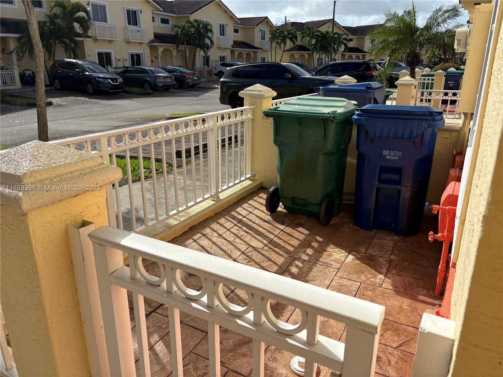 Small Image of 18038 NORTH WEST 74TH CT, Hialeah Number 4