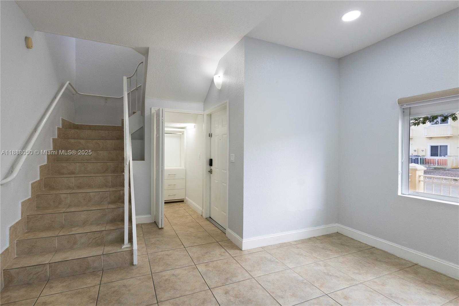 Small Image of 18038 NORTH WEST 74TH CT, Hialeah Number 7
