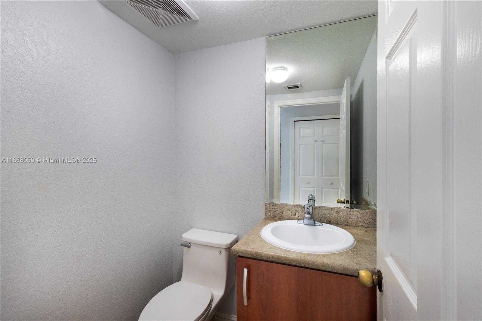 Small Image of 18038 NORTH WEST 74TH CT, Hialeah Number 8