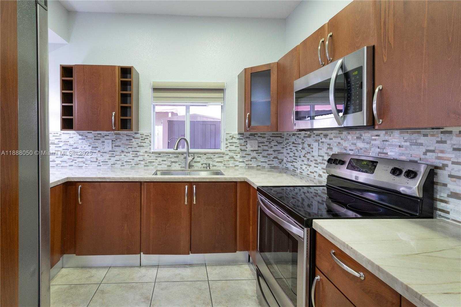 Small Image of 18038 NORTH WEST 74TH CT, Hialeah Number 9