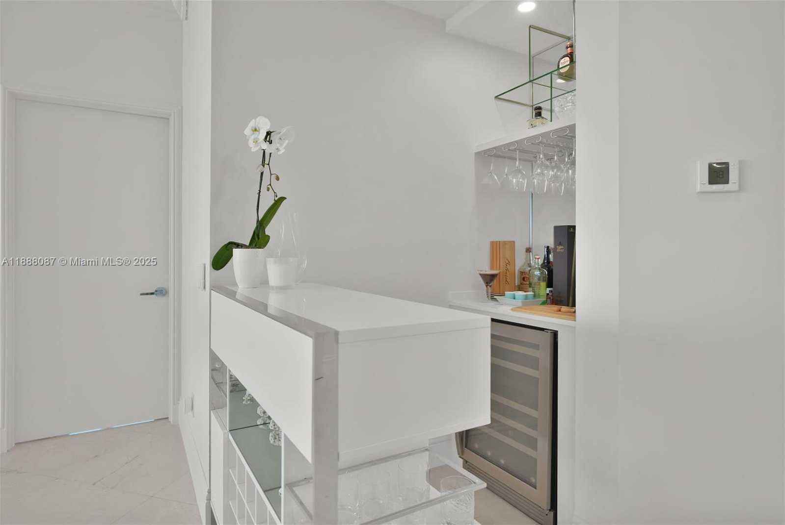 Small Image of 4779 COLLINS AVE #PH4301, Miami Beach Number 19