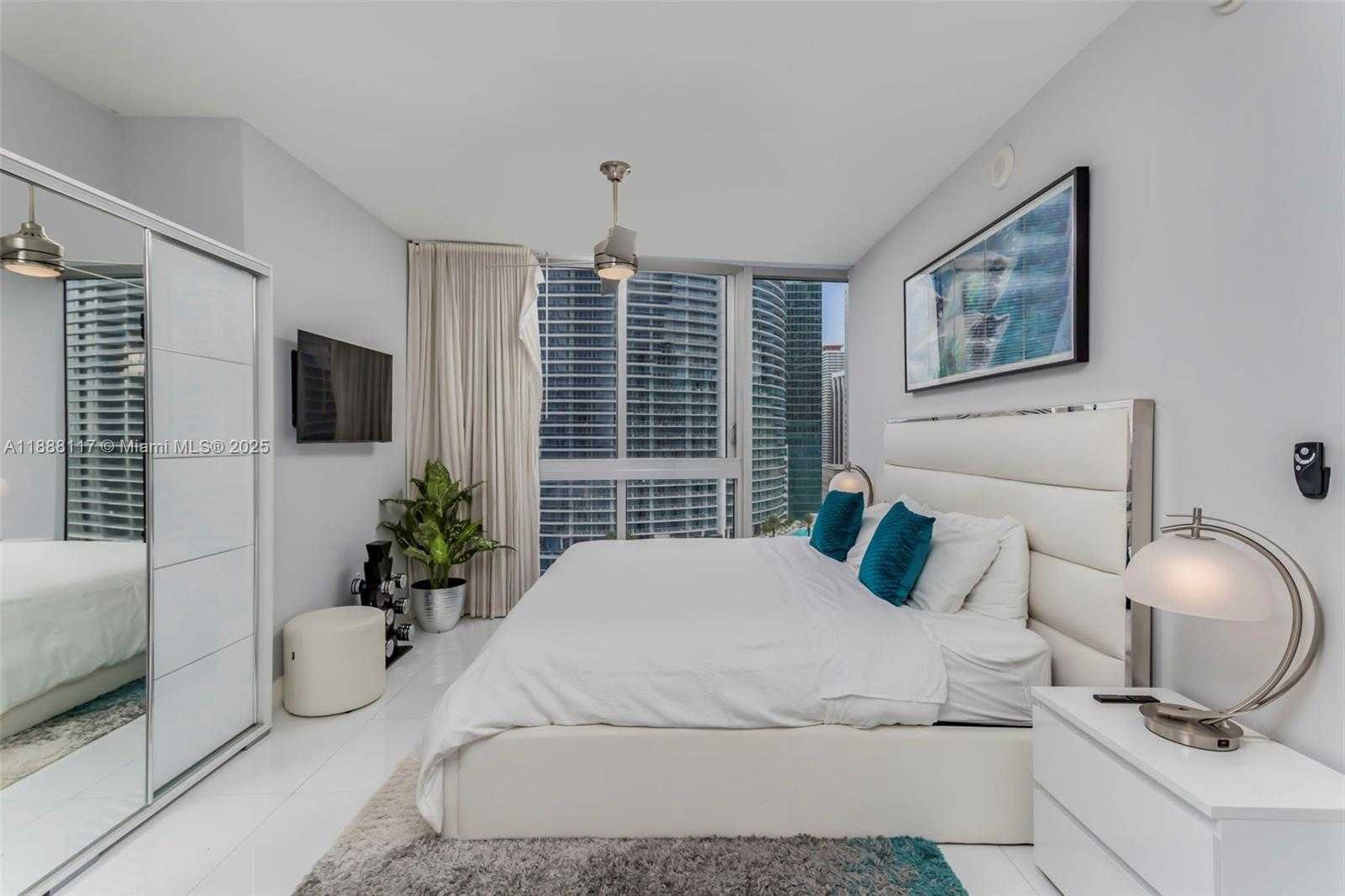 Small Image of 485 BRICKELL AVE #2502, Miami Number 10