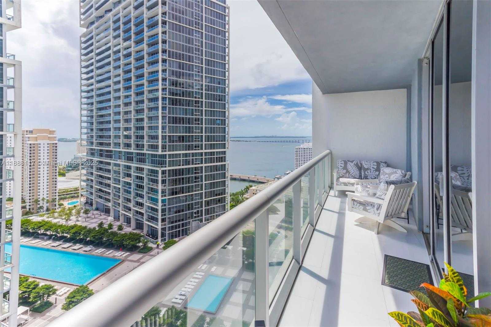 Small Image of 485 BRICKELL AVE #2502, Miami Number 3