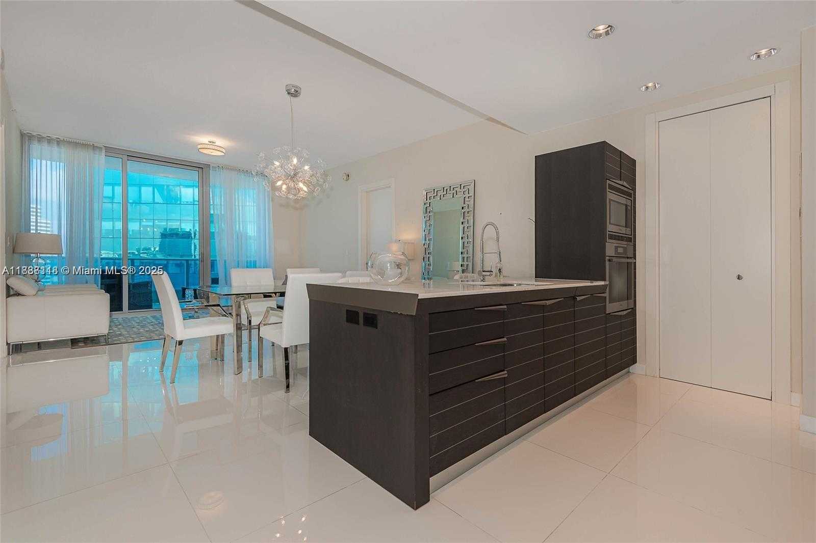 Small Image of 200 BISCAYNE BOULEVARD WAY #5109, Miami Number 6