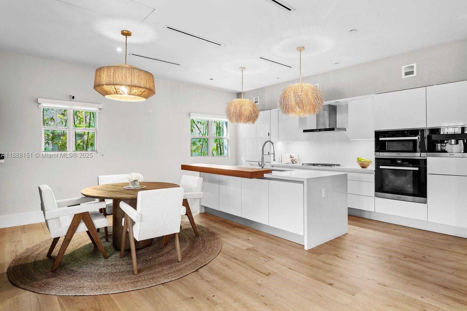 Small Image of 234 WASHINGTON AVE #A, Miami Beach Number 3