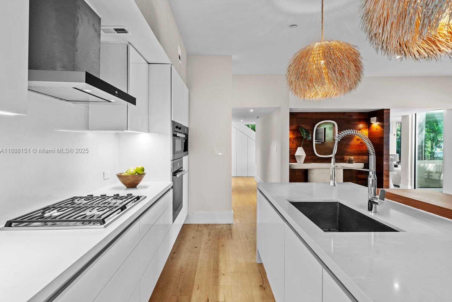 Small Image of 234 WASHINGTON AVE #A, Miami Beach Number 4