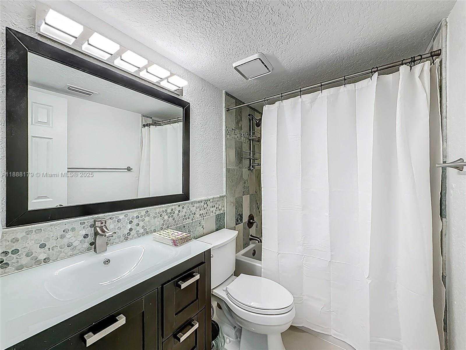 Small Image of 3552 MAGELLAN CIR #122, Aventura Number 33