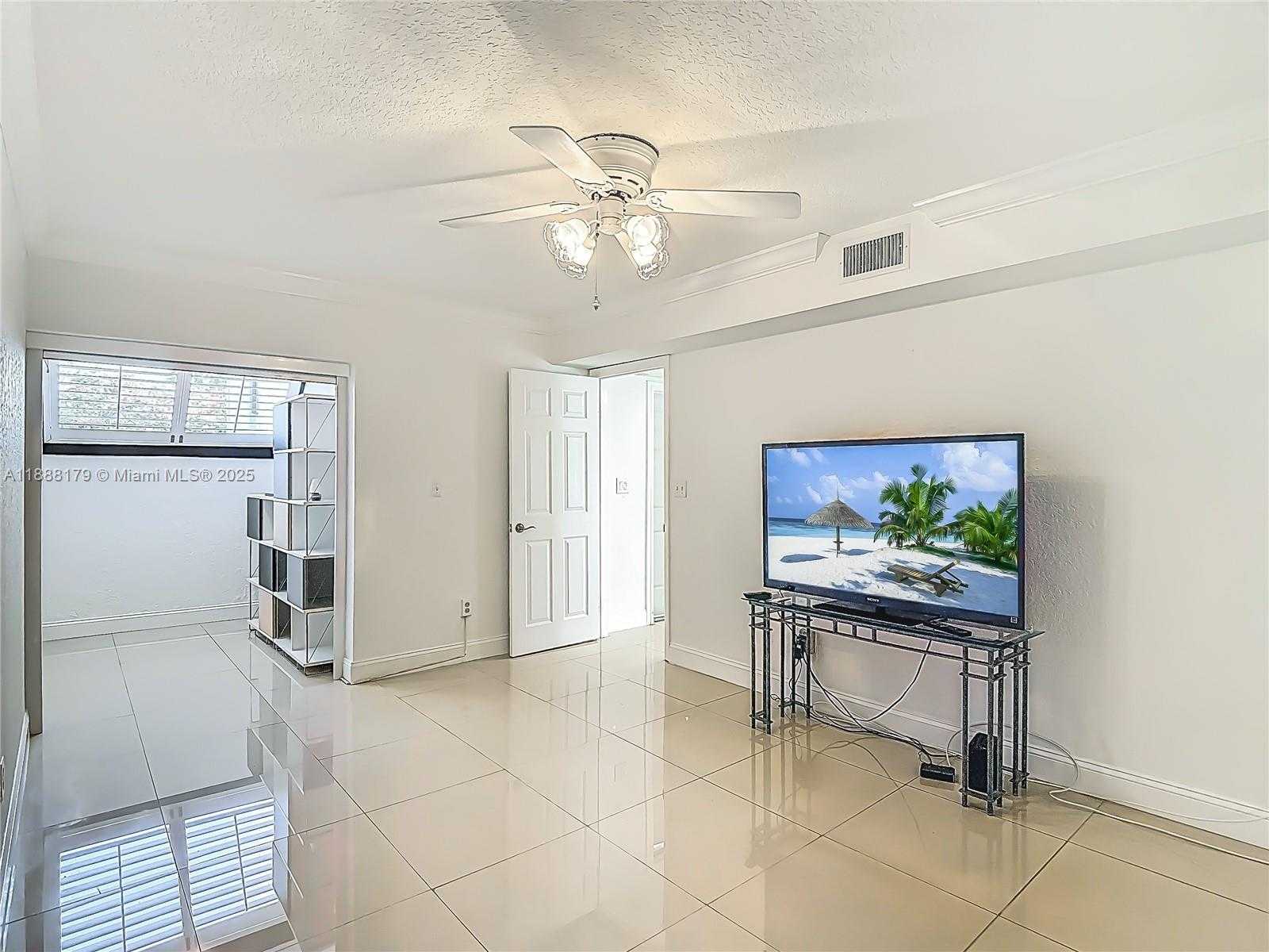 Small Image of 3552 MAGELLAN CIR #122, Aventura Number 34