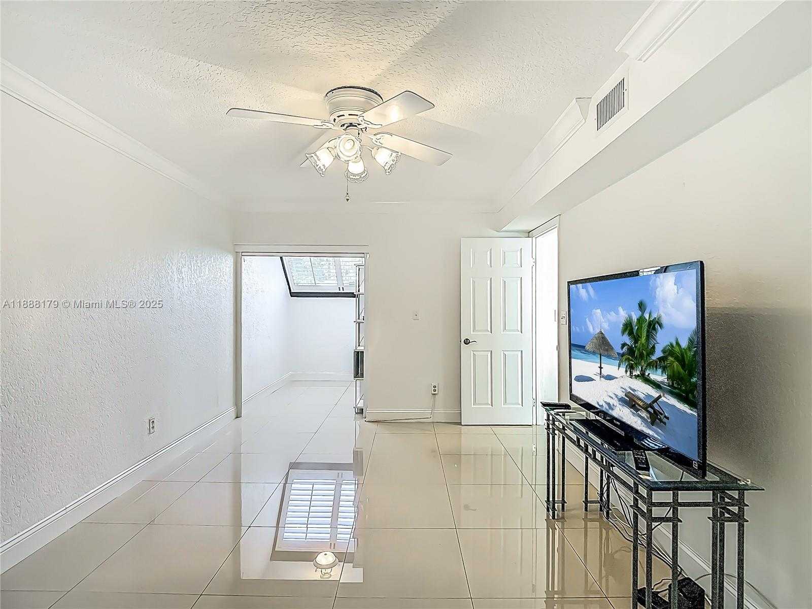 Small Image of 3552 MAGELLAN CIR #122, Aventura Number 35