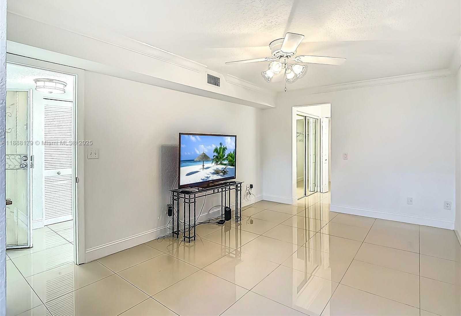 Small Image of 3552 MAGELLAN CIR #122, Aventura Number 36
