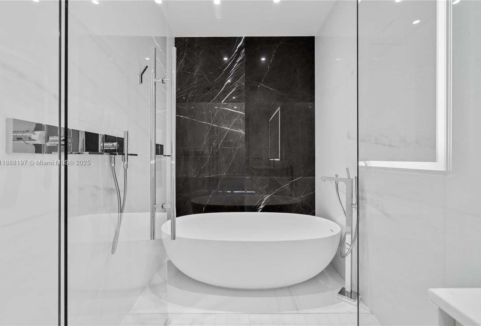 Small Image of 300 BISCAYNE BLVD WAY #1103, Miami Number 21