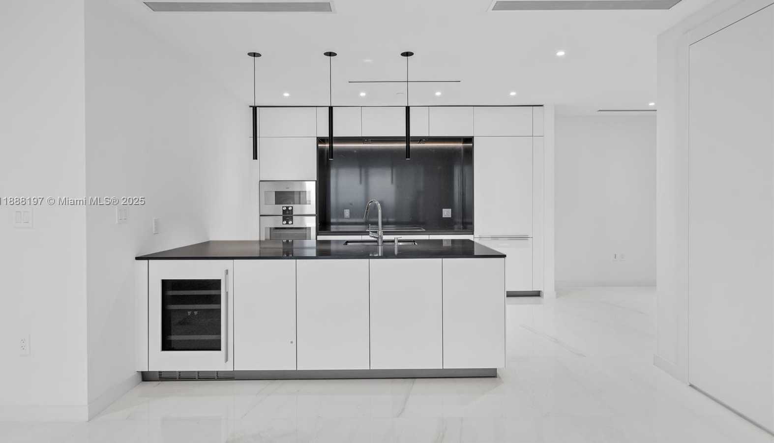 Small Image of 300 BISCAYNE BLVD WAY #1103, Miami Number 4