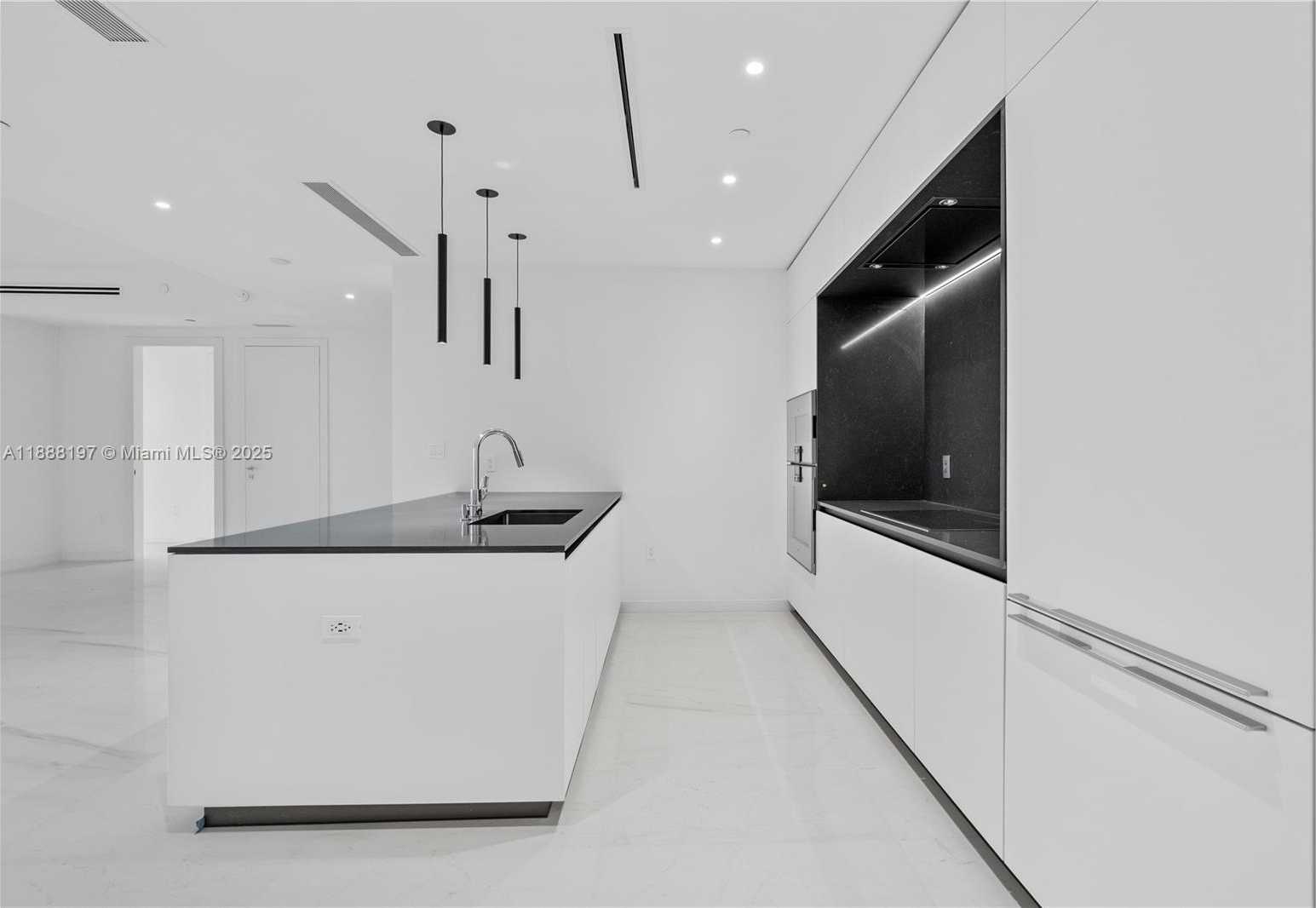 Small Image of 300 BISCAYNE BLVD WAY #1103, Miami Number 6