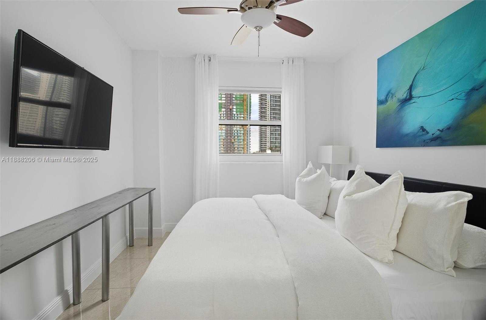 Small Image of 185 SOUTH EAST 14 TER #1709, Miami Number 11