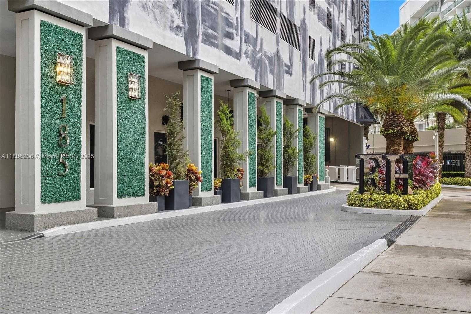 Small Image of 185 SOUTH EAST 14 TER #1709, Miami Number 28