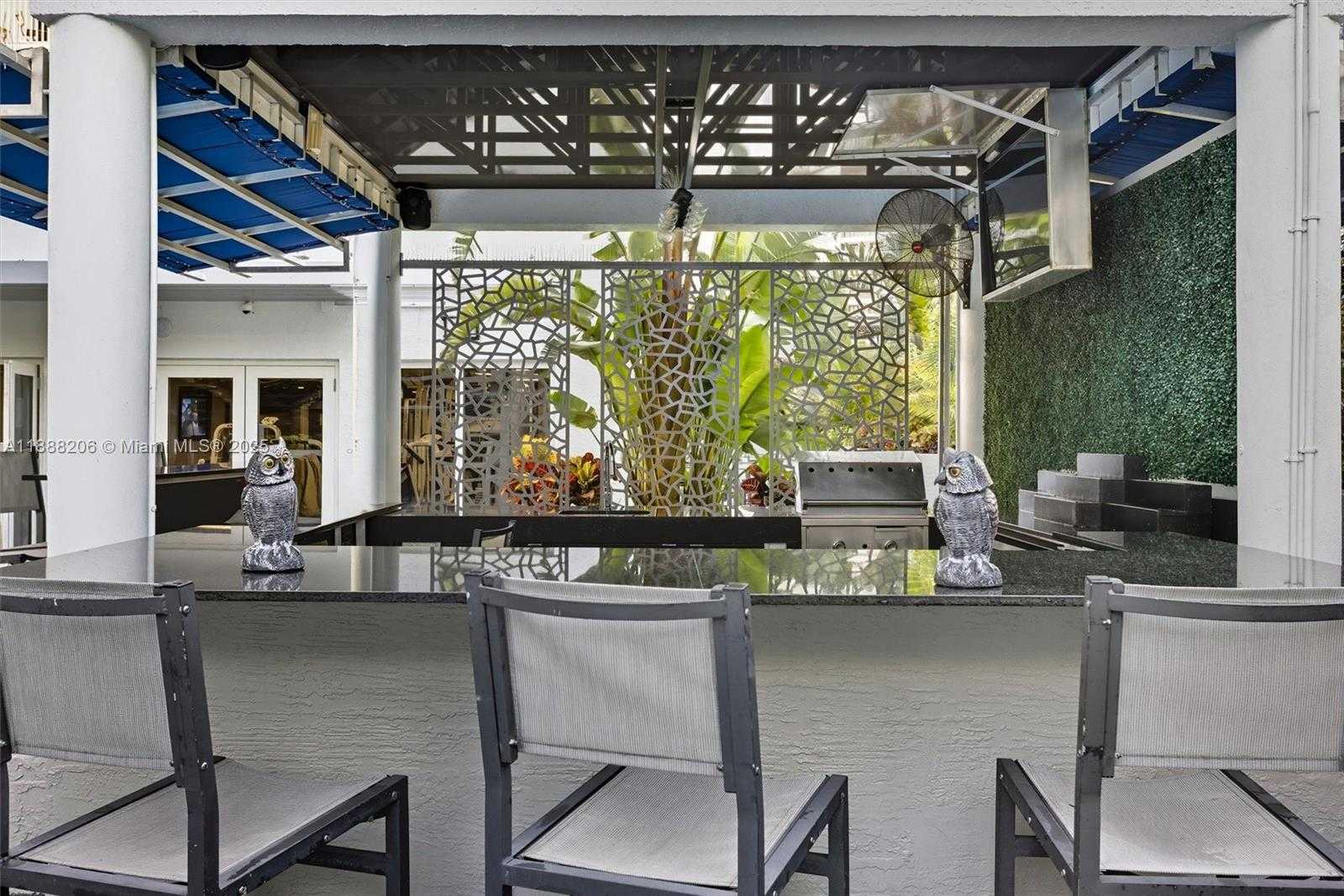 Small Image of 185 SOUTH EAST 14 TER #1709, Miami Number 31