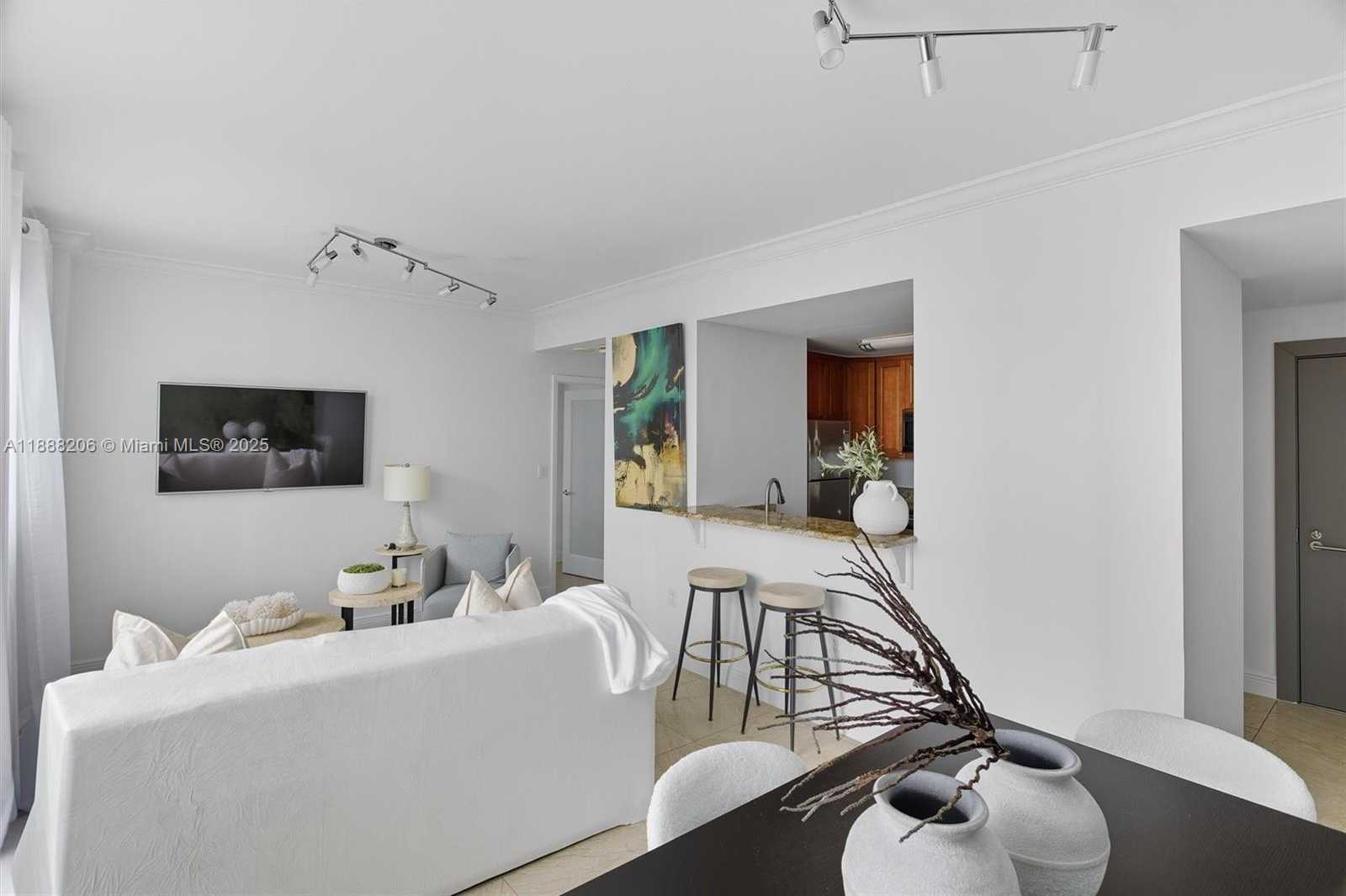 Small Image of 185 SOUTH EAST 14 TER #1709, Miami Number 5