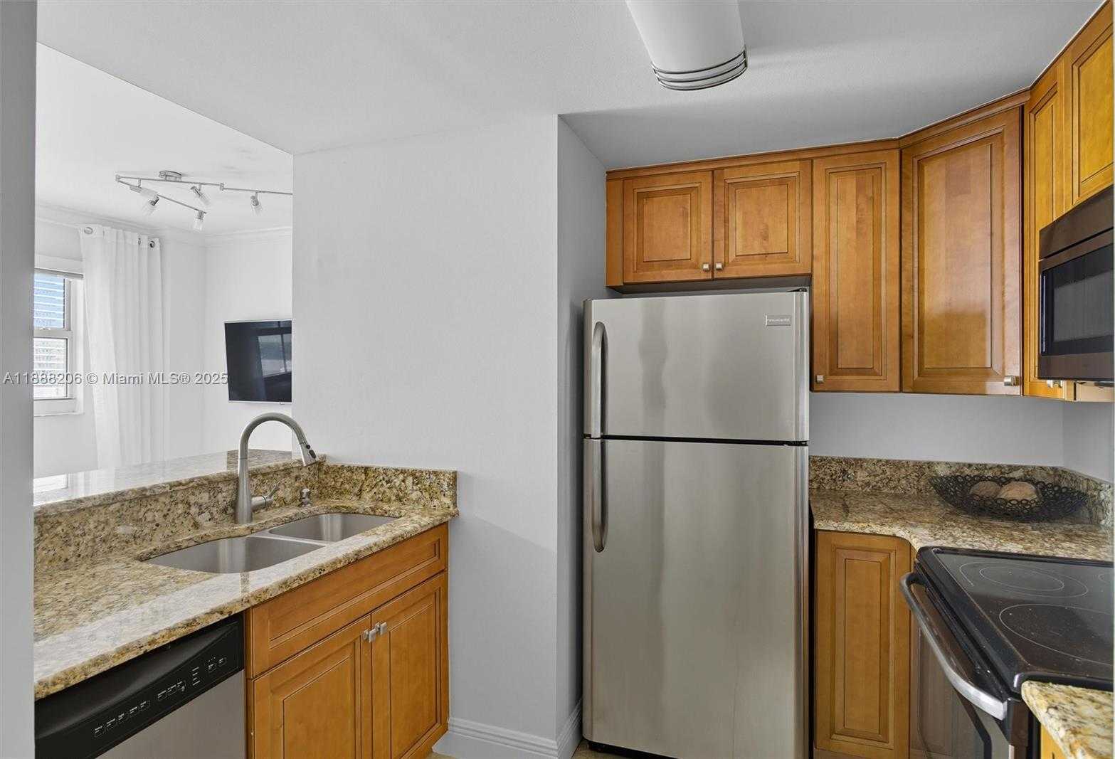 Small Image of 185 SOUTH EAST 14 TER #1709, Miami Number 8