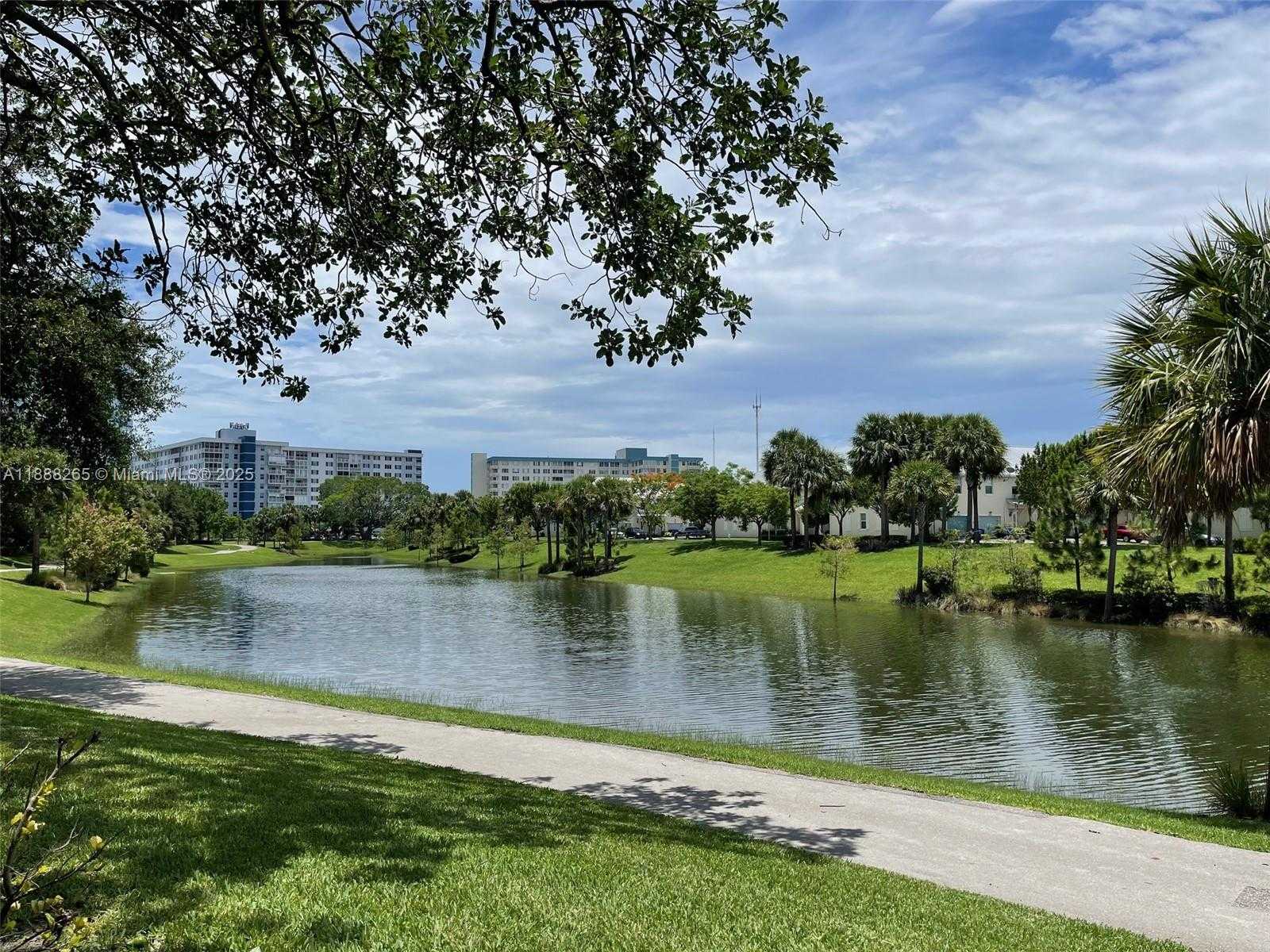 Small Image of 1101 HILLCREST CT #307, Hollywood Number 20