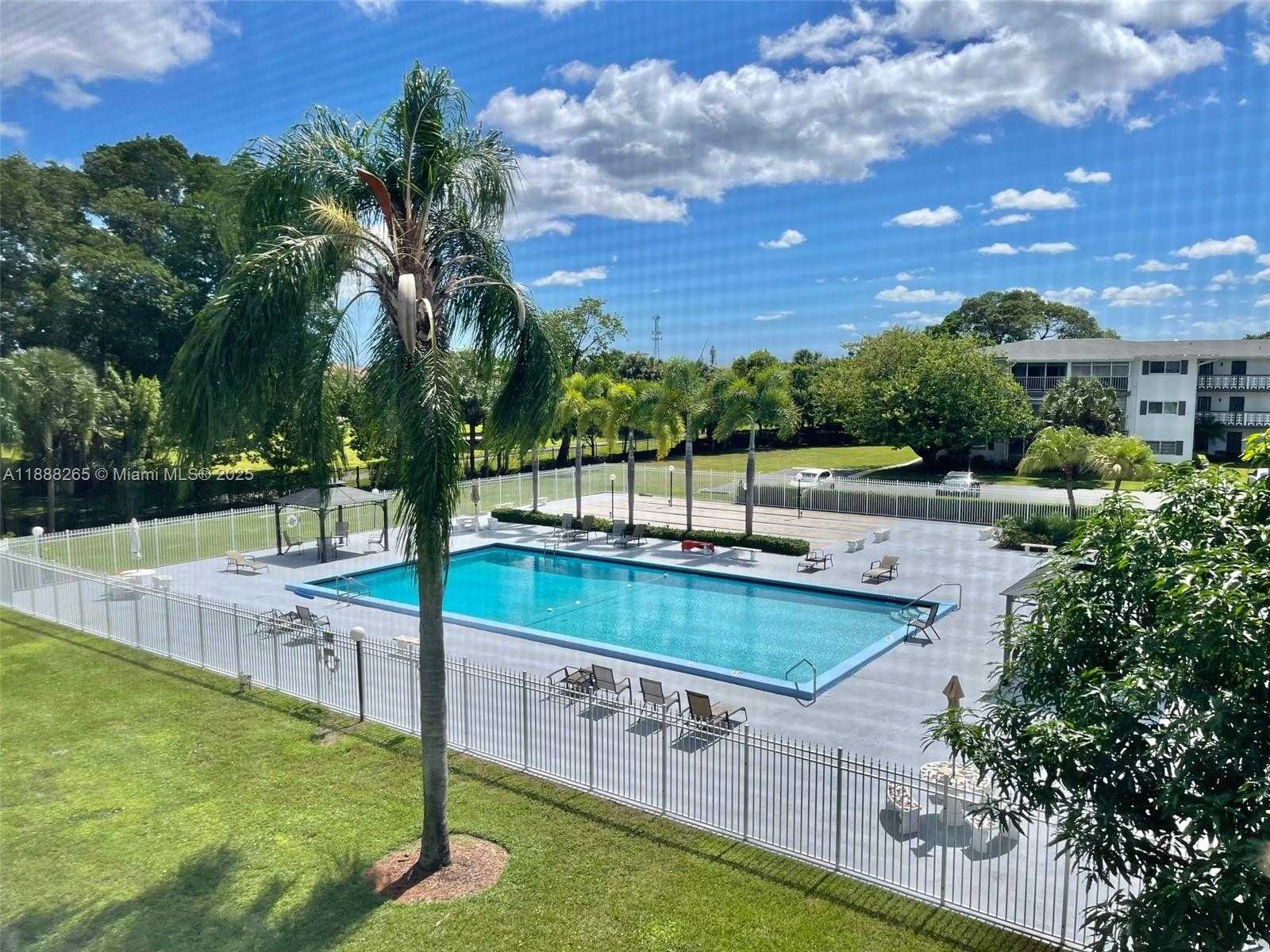 Small Image of 1101 HILLCREST CT #307, Hollywood Number 9
