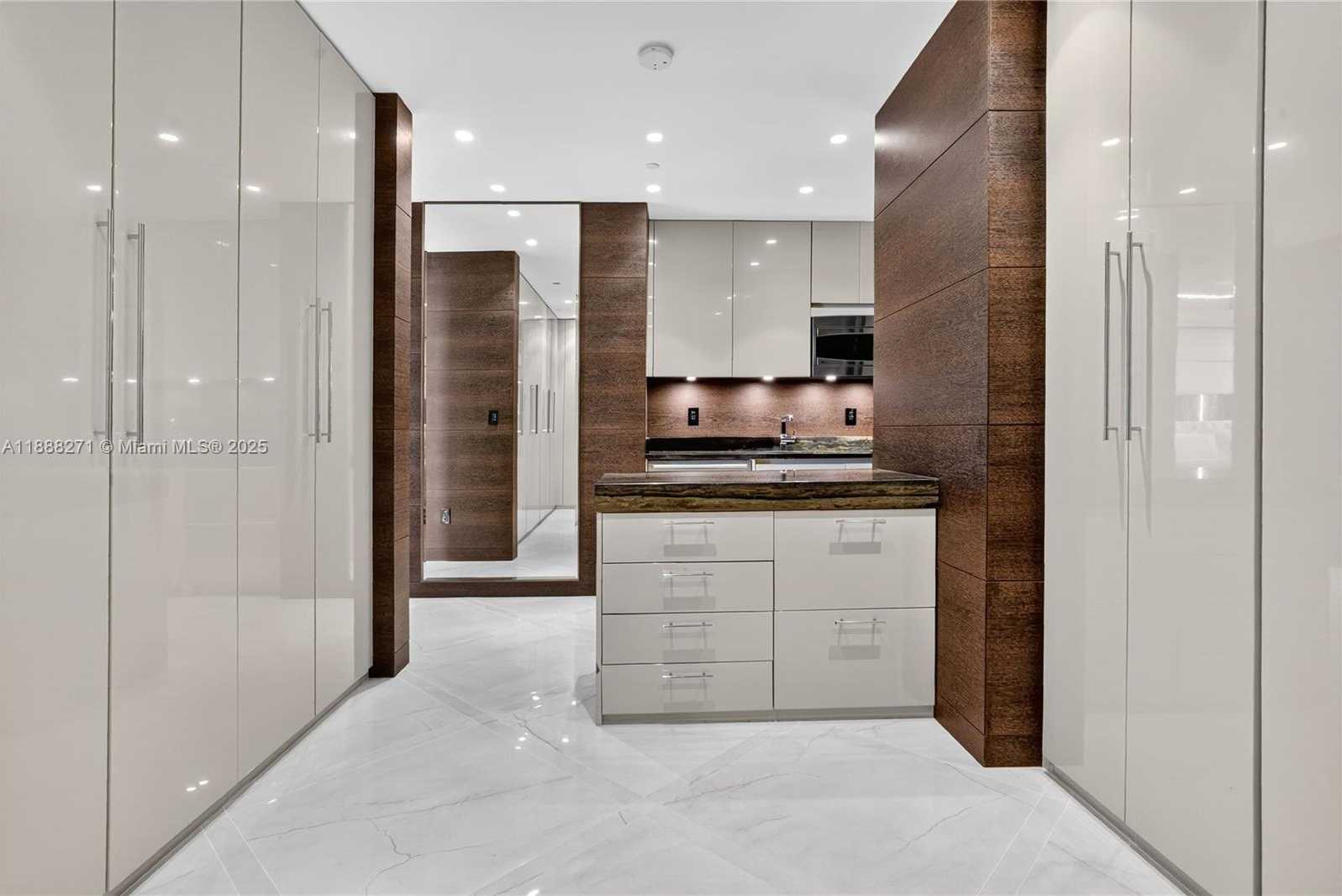 Small Image of Bal Harbour Number 28