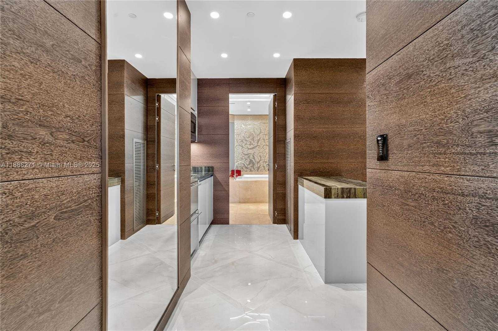 Small Image of Bal Harbour Number 29