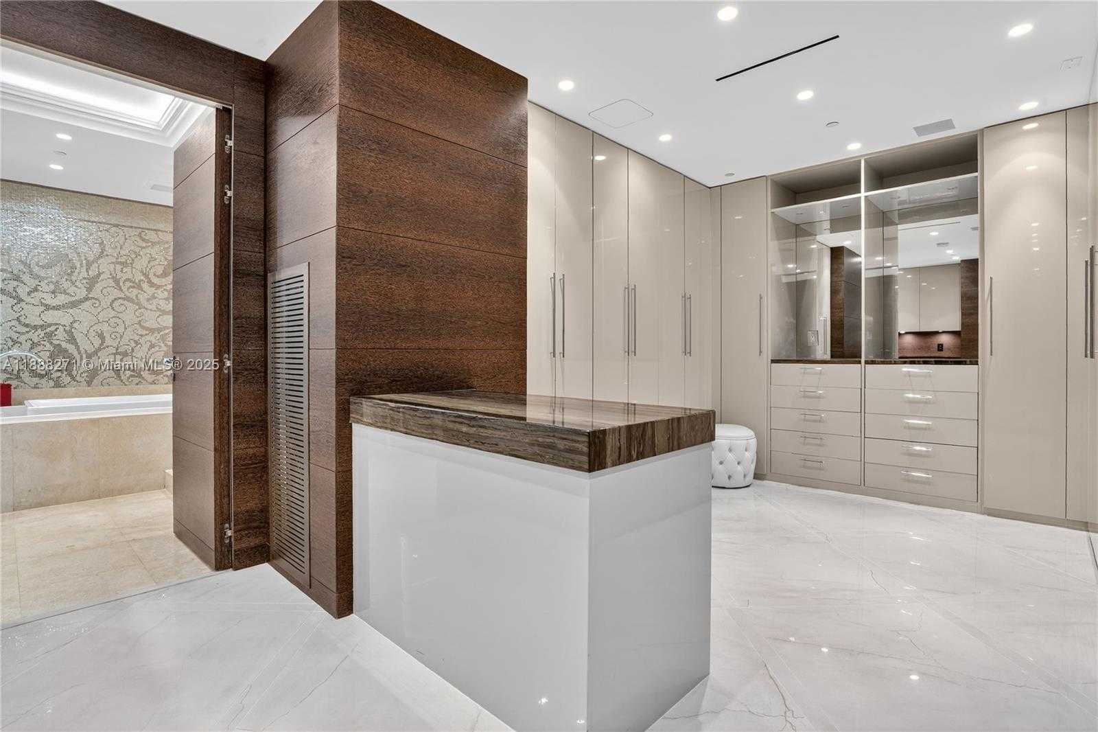 Small Image of Bal Harbour Number 30