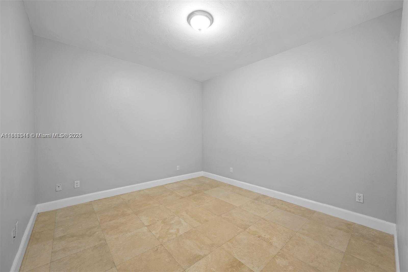 Small Image of 14951 ROYAL OAKS LN #2009, North Miami Number 10