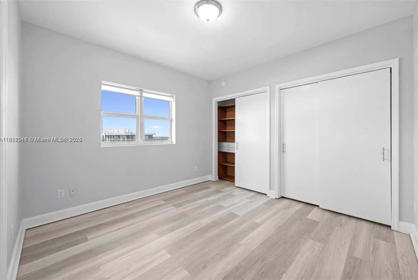 Small Image of 14951 ROYAL OAKS LN #2009, North Miami Number 12