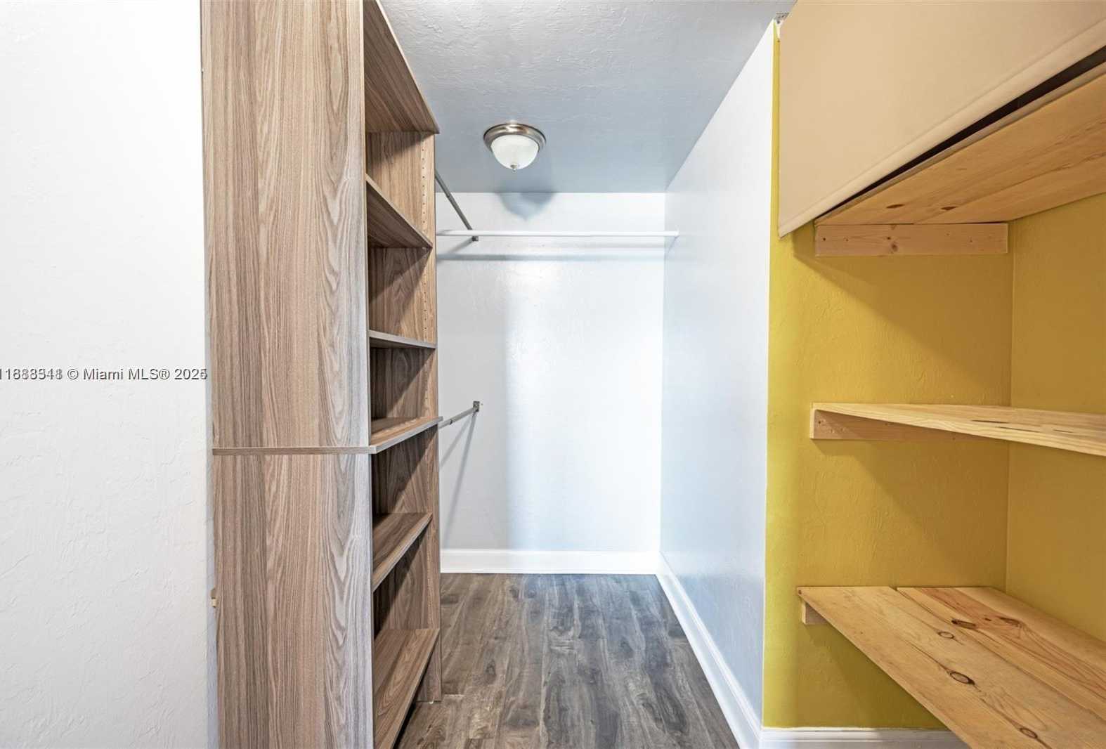 Small Image of 14951 ROYAL OAKS LN #2009, North Miami Number 18