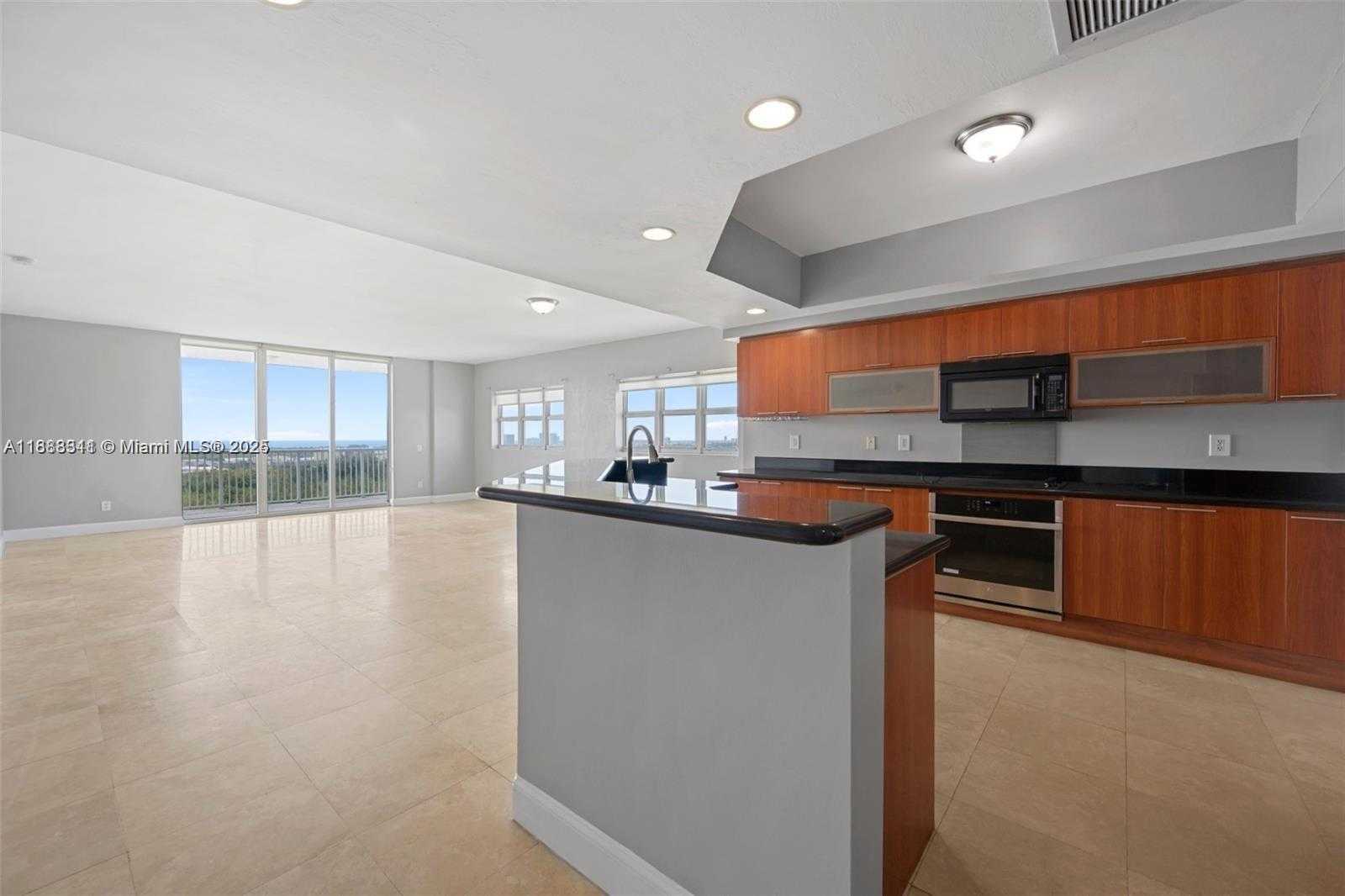 Small Image of 14951 ROYAL OAKS LN #2009, North Miami Number 2