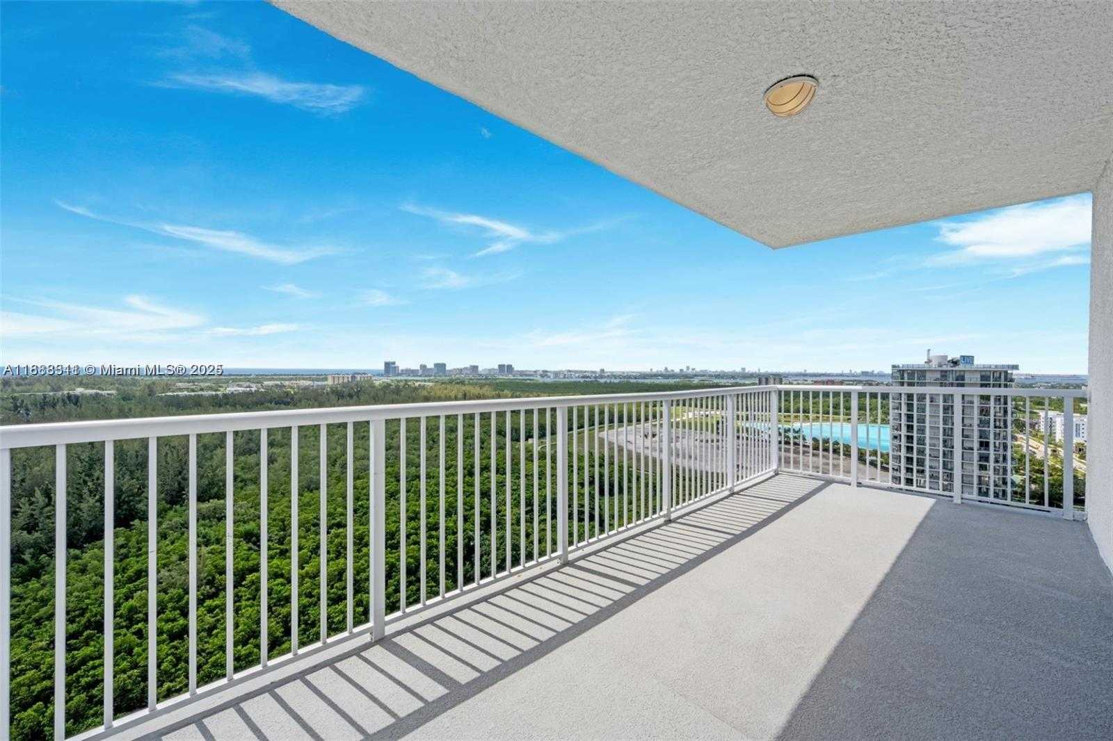 Small Image of 14951 ROYAL OAKS LN #2009, North Miami Number 24