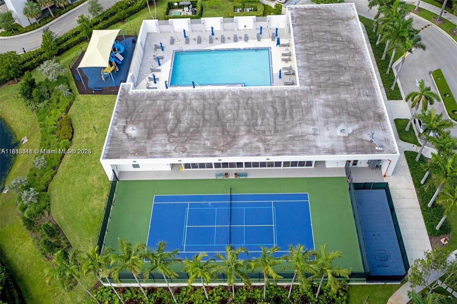 Small Image of 14951 ROYAL OAKS LN #2009, North Miami Number 27