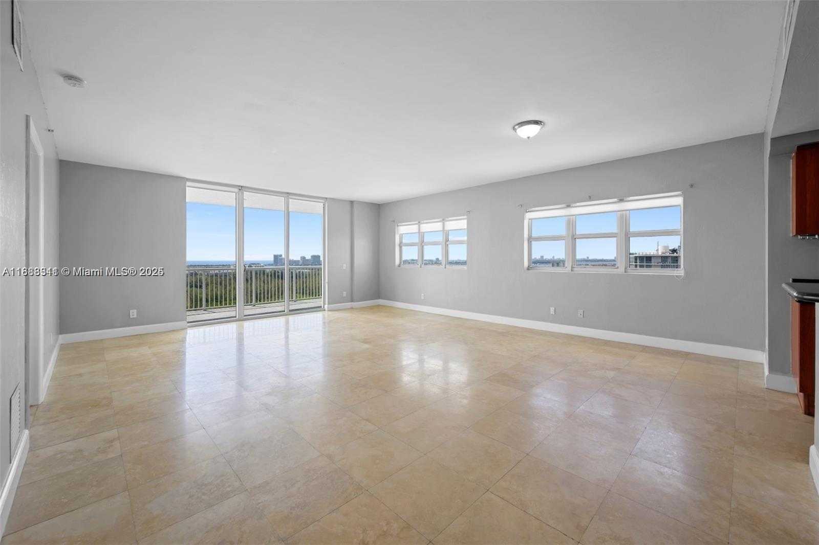 Small Image of 14951 ROYAL OAKS LN #2009, North Miami Number 4