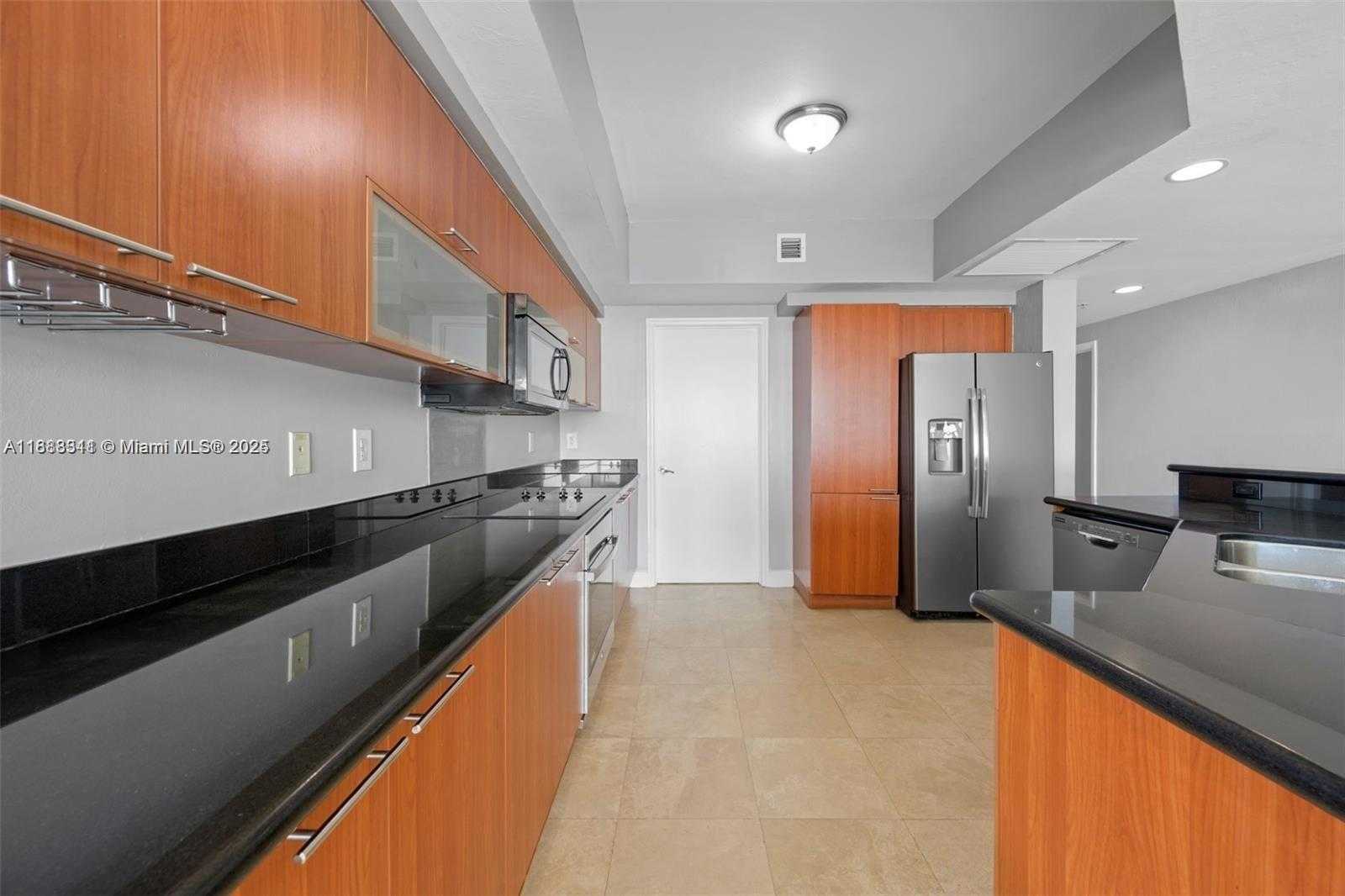 Small Image of 14951 ROYAL OAKS LN #2009, North Miami Number 7