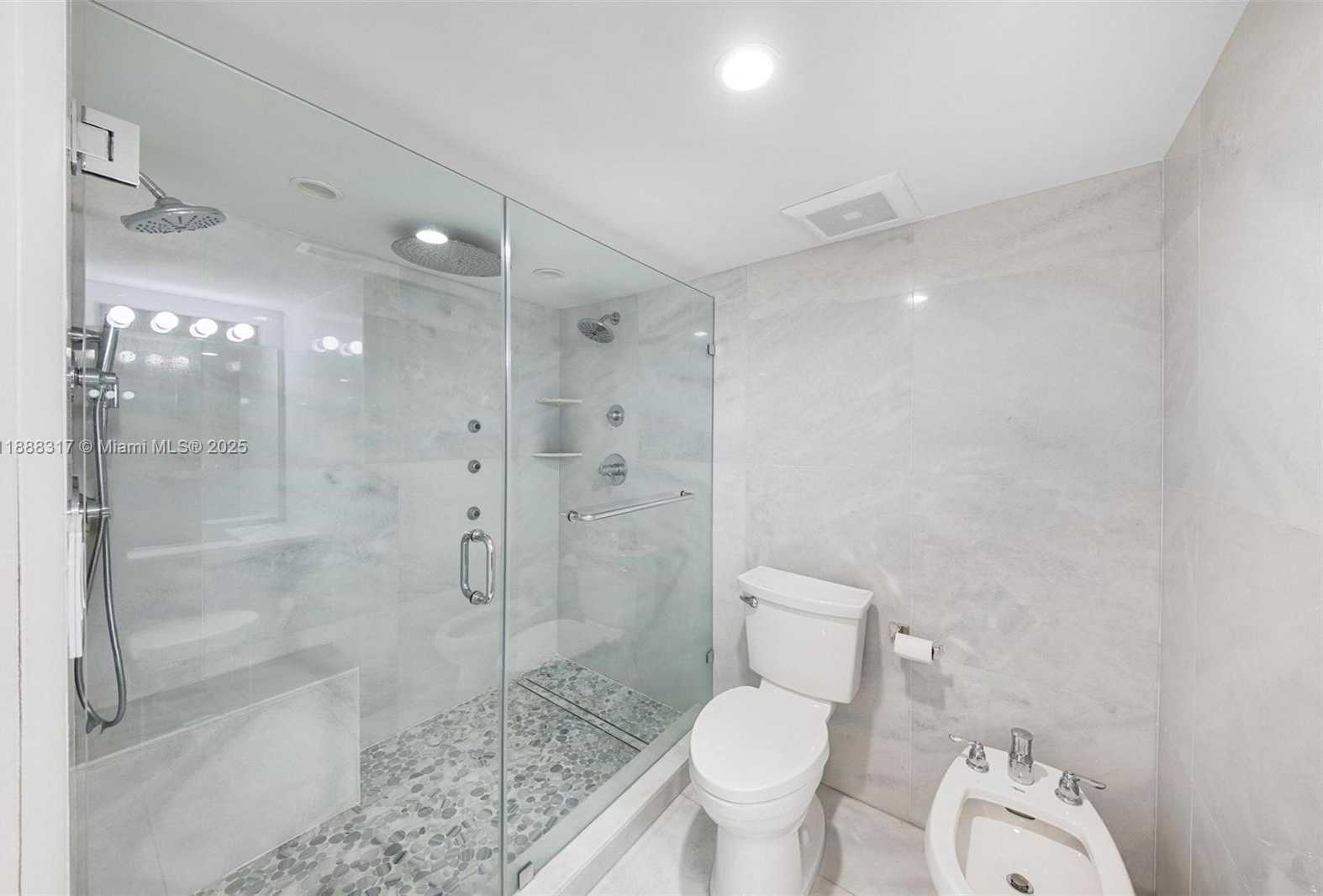 Small Image of 520 BRICKELL KEY DR #A710, Miami Number 10