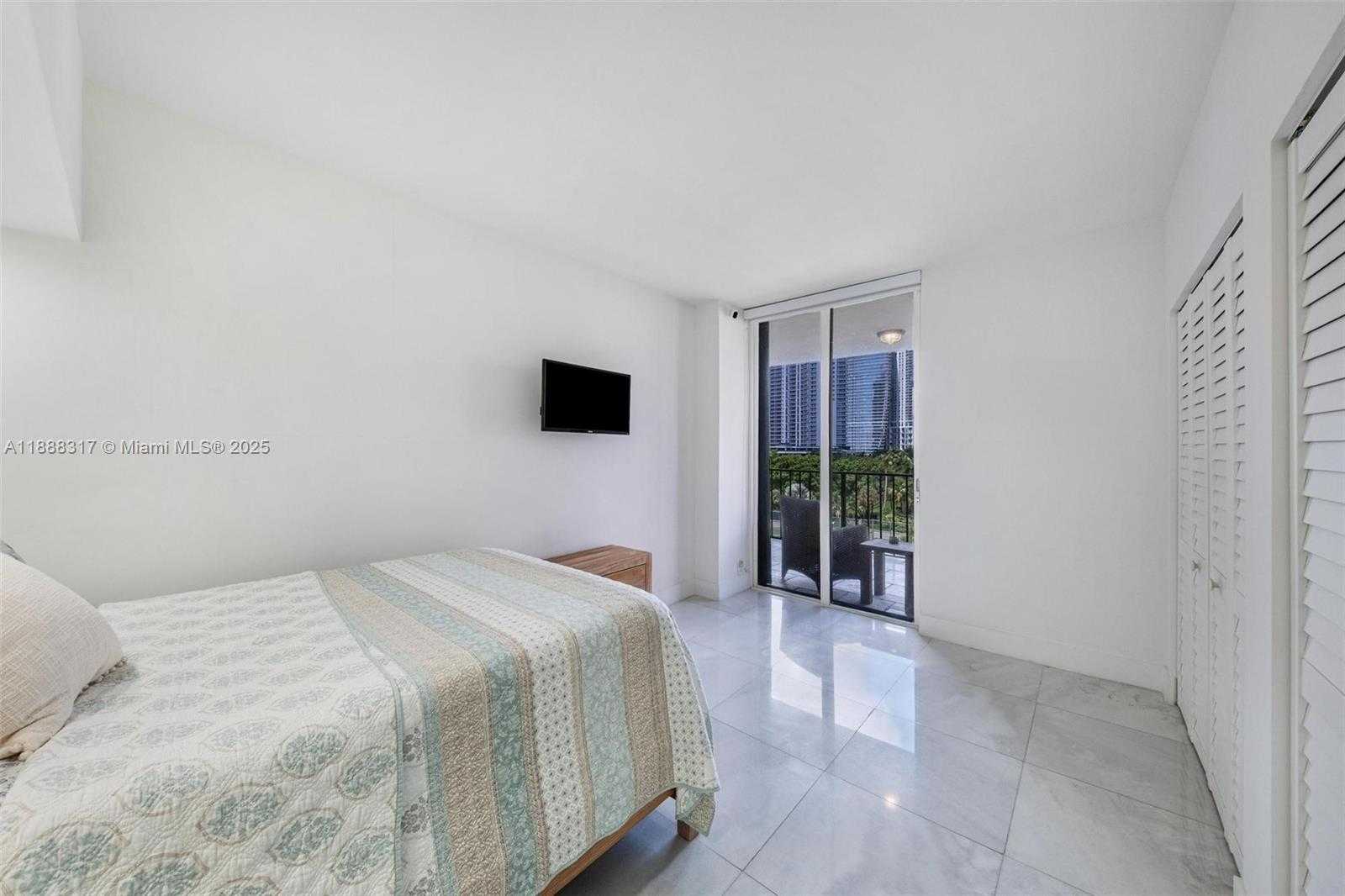 Small Image of 520 BRICKELL KEY DR #A710, Miami Number 12