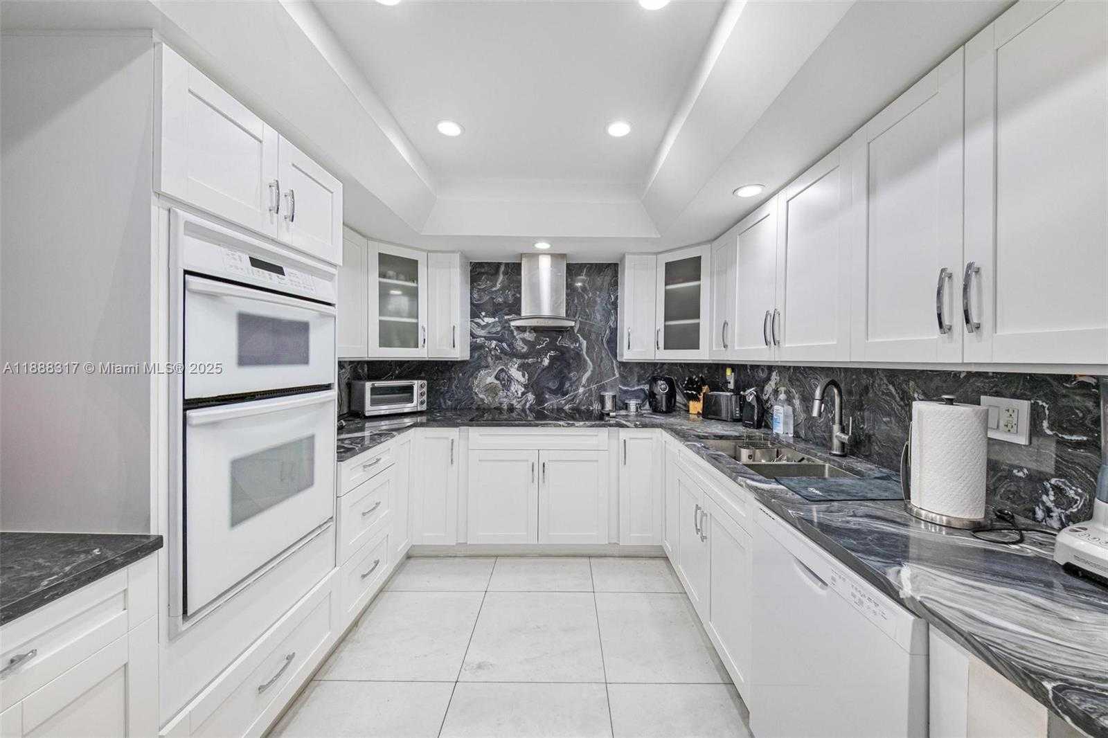 Small Image of 520 BRICKELL KEY DR #A710, Miami Number 16
